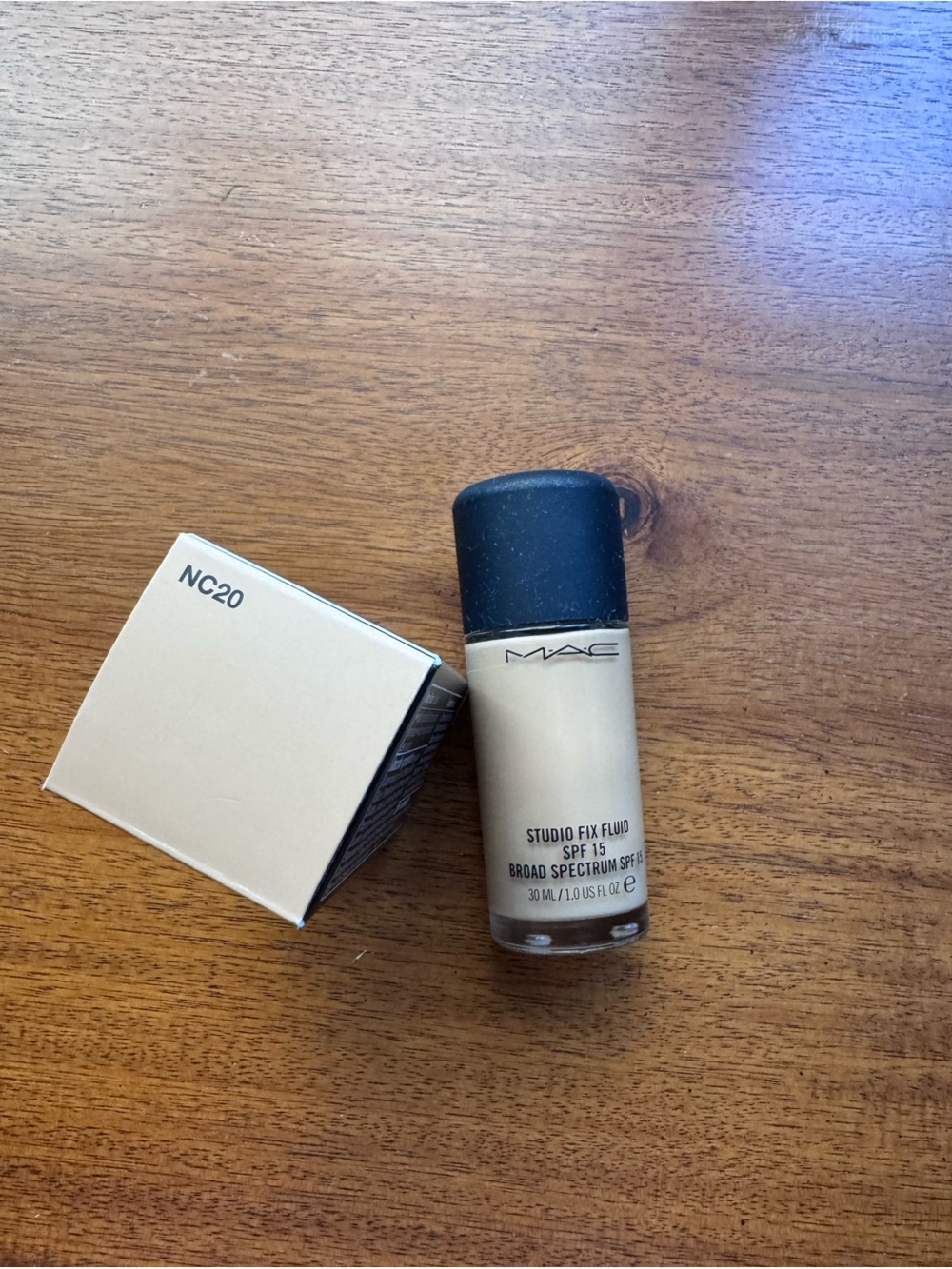 MAC Cosmetics Studio Fix Fluid Foundation NC20 - Beige